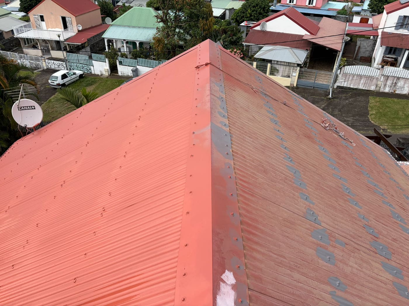 Mise en peinture de toiture — Saint-Paul
